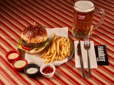 Klasik Burger ve Tuborg Fıçı 50CL